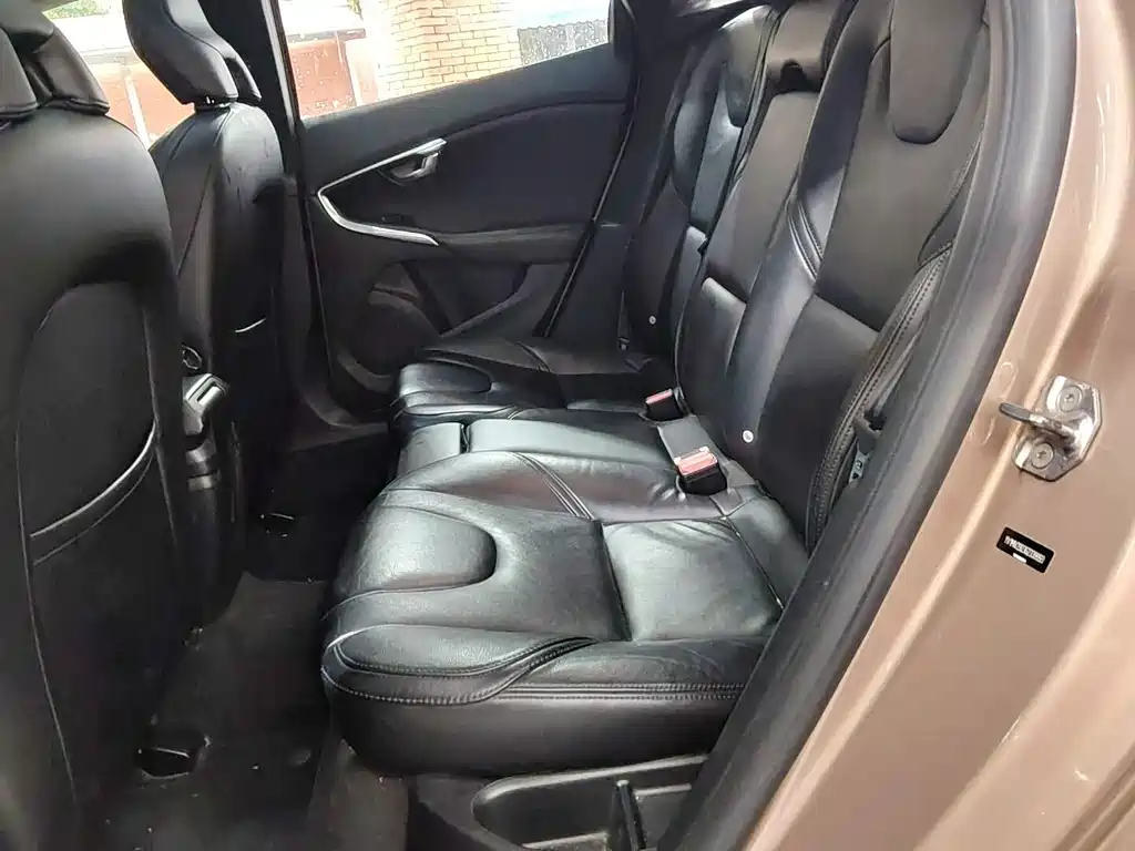 Volvo V40 — миниатюра 11