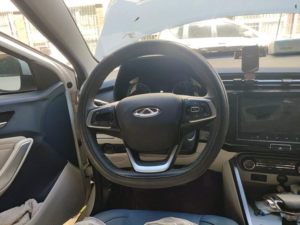 CHERY Tiggo 3x 1.5 л 2023 г. Белый, пробег 5600 км