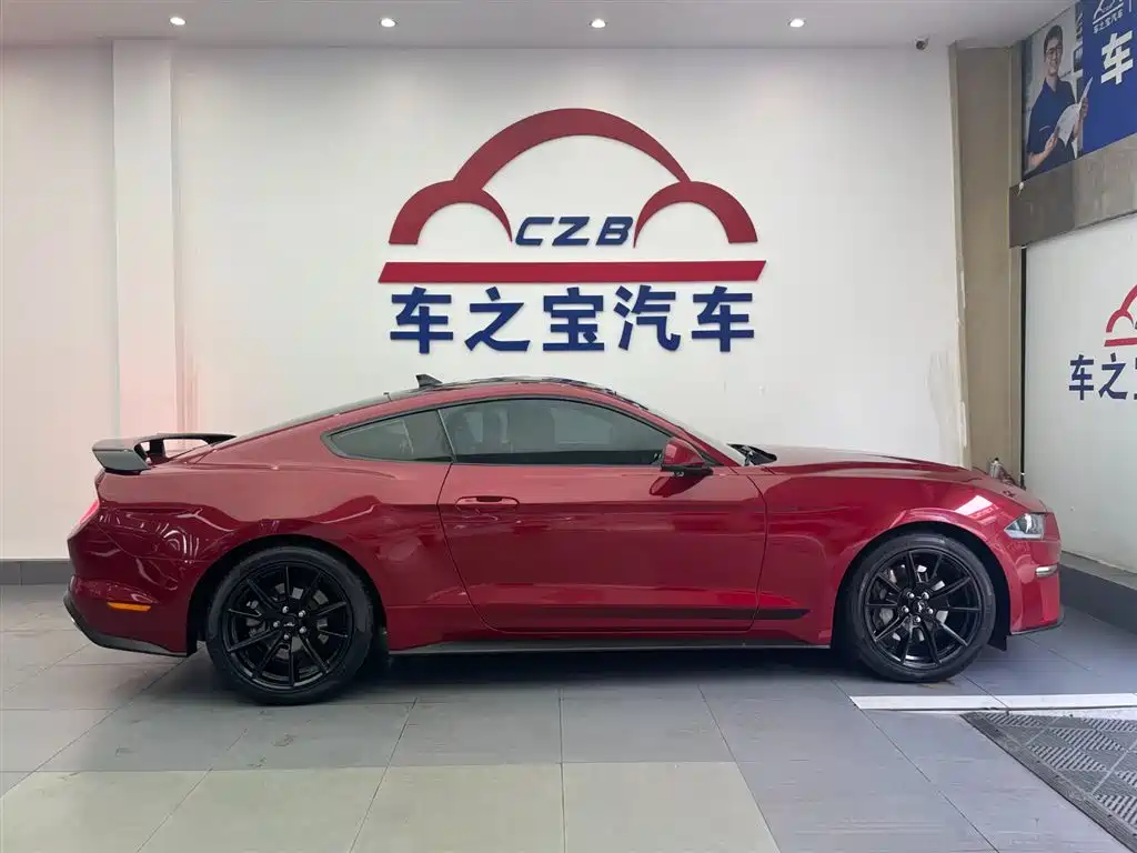 FORD MUSTANG