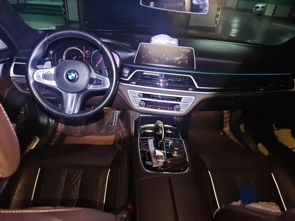 BMW 7 Series — миниатюра 13