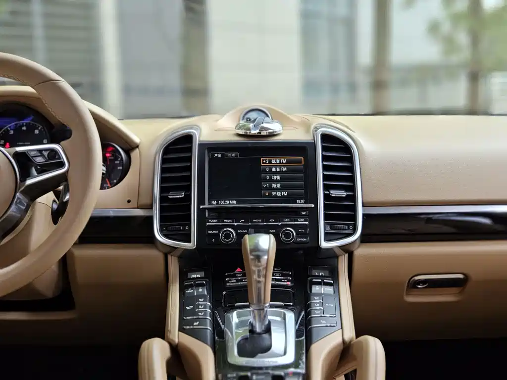 Porsche Cayenne — миниатюра 21