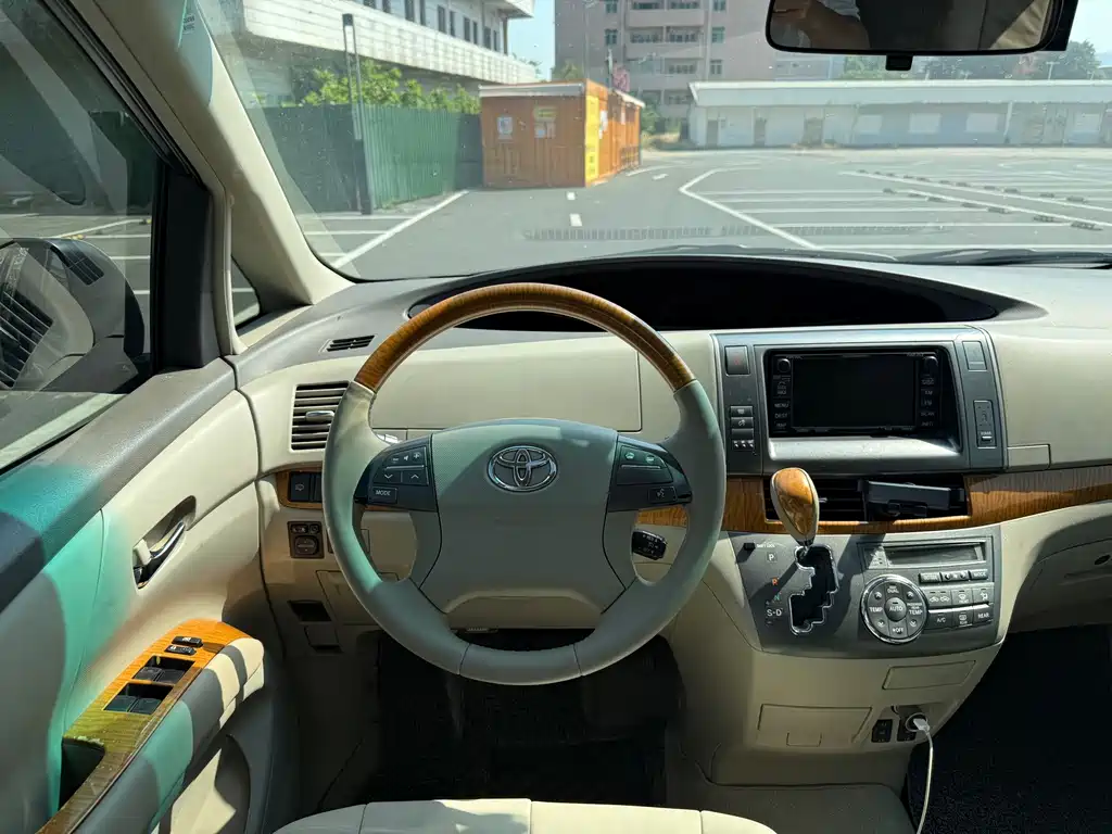 Toyota Previa — миниатюра 9