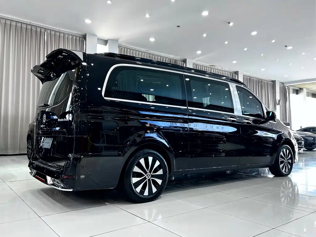 Mercedes-Benz Vito 2023 2.0T 7 мест