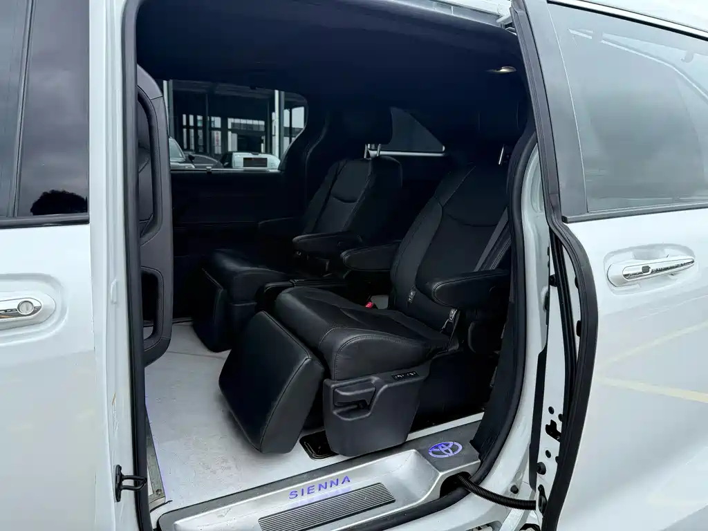 Toyota Sienna 2023 2.5L Luxury