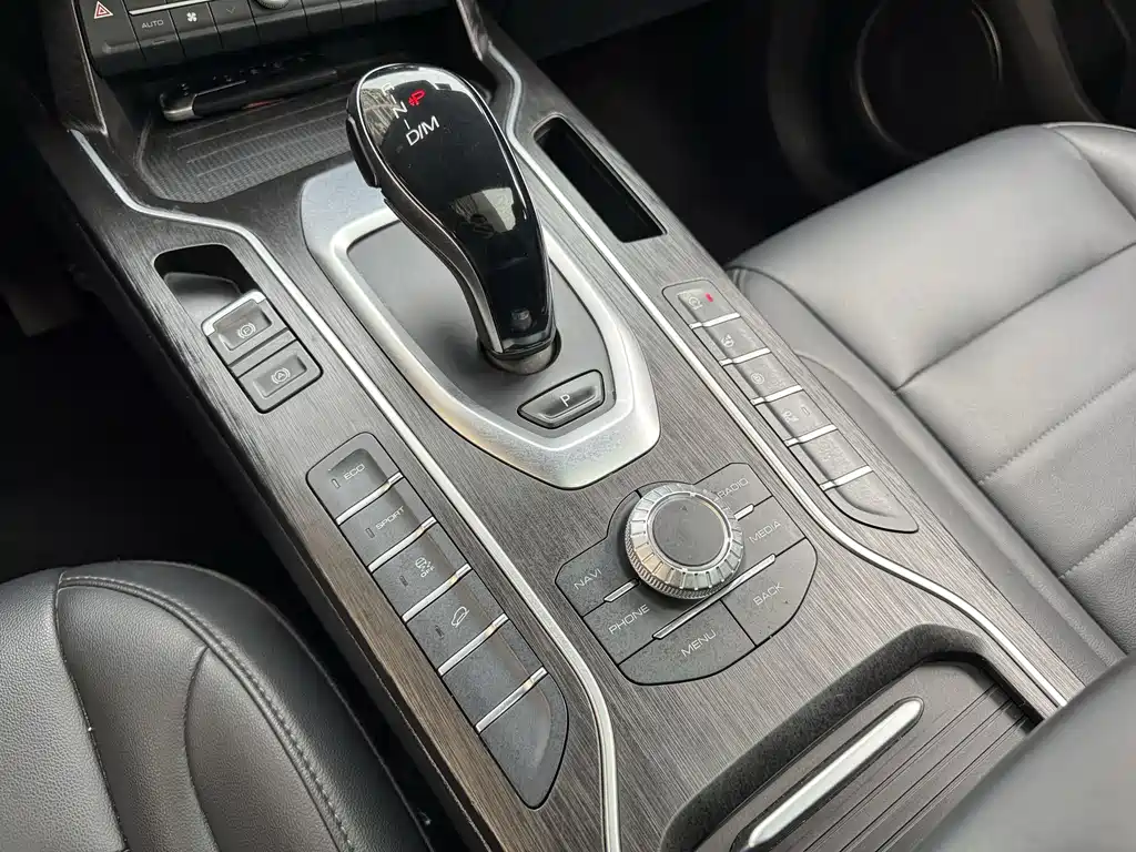 WEI PAI WEI BRAND VV5