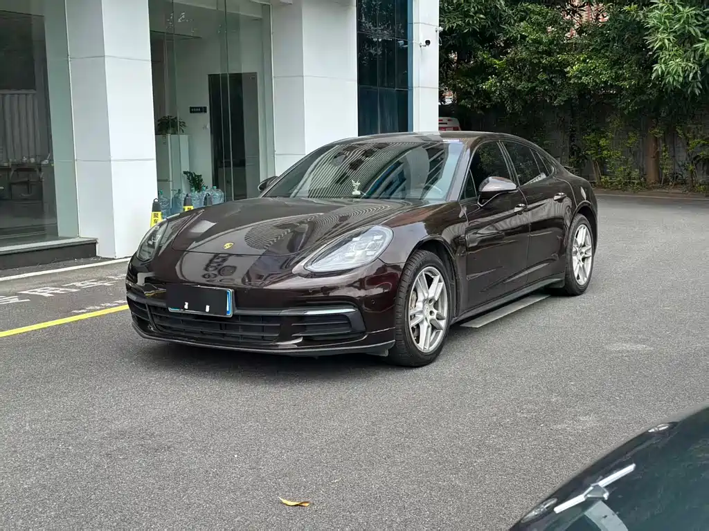 PORSCHE PANAMERA