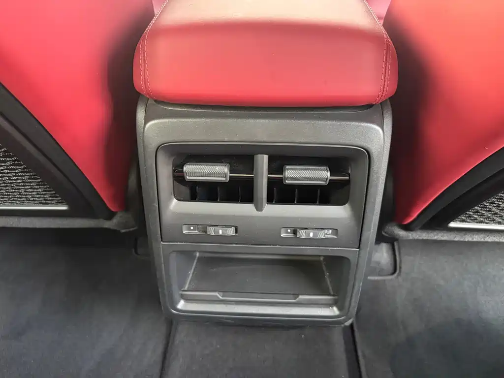Porsche Macan EV — миниатюра 19