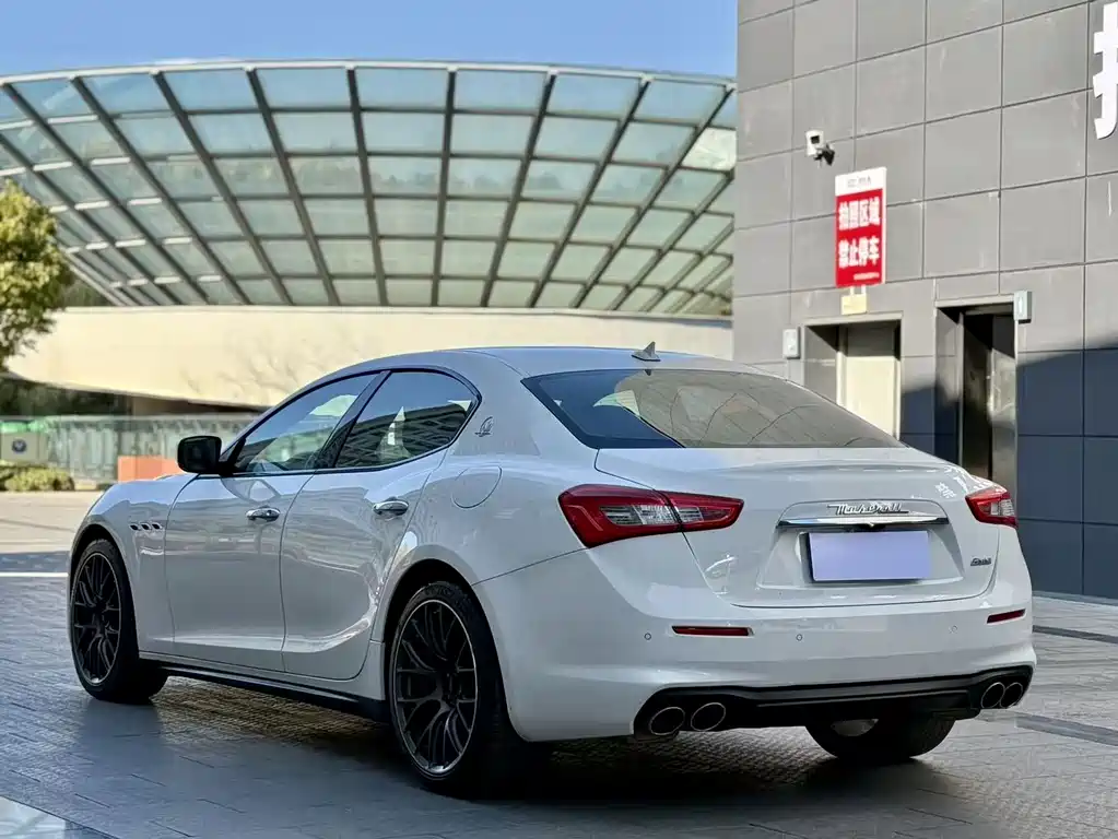 MASERATI GHIBLI