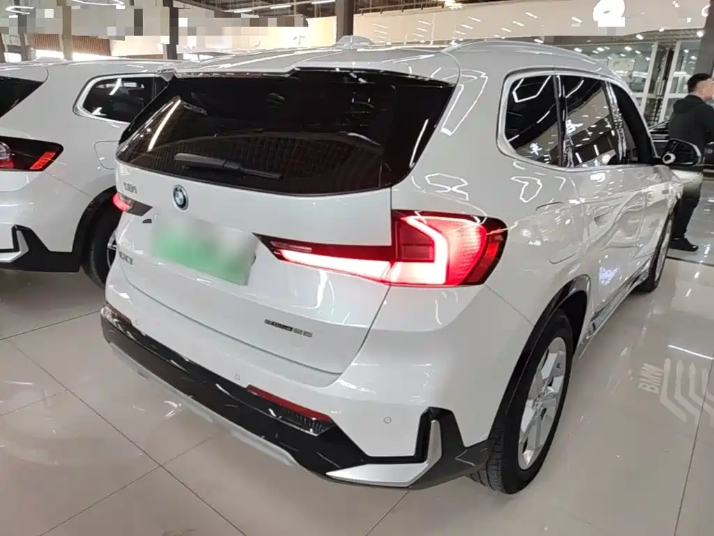 BMW iX1 — миниатюра 7