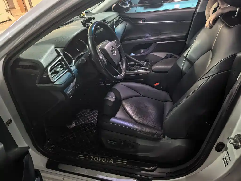 Toyota Camry — миниатюра 4