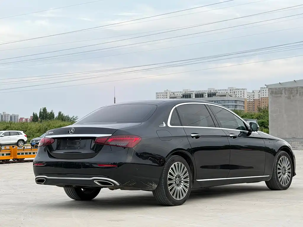 Mercedes-Benz E-Class — миниатюра 9