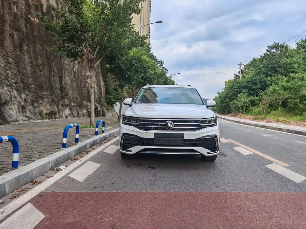 Volkswagen Tiguan L L 2024 330TSI AT R-Line