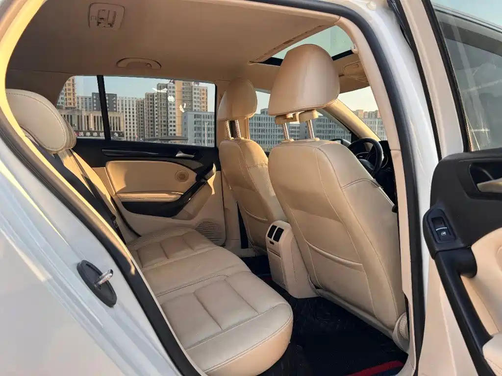 Volkswagen Golf — миниатюра 12