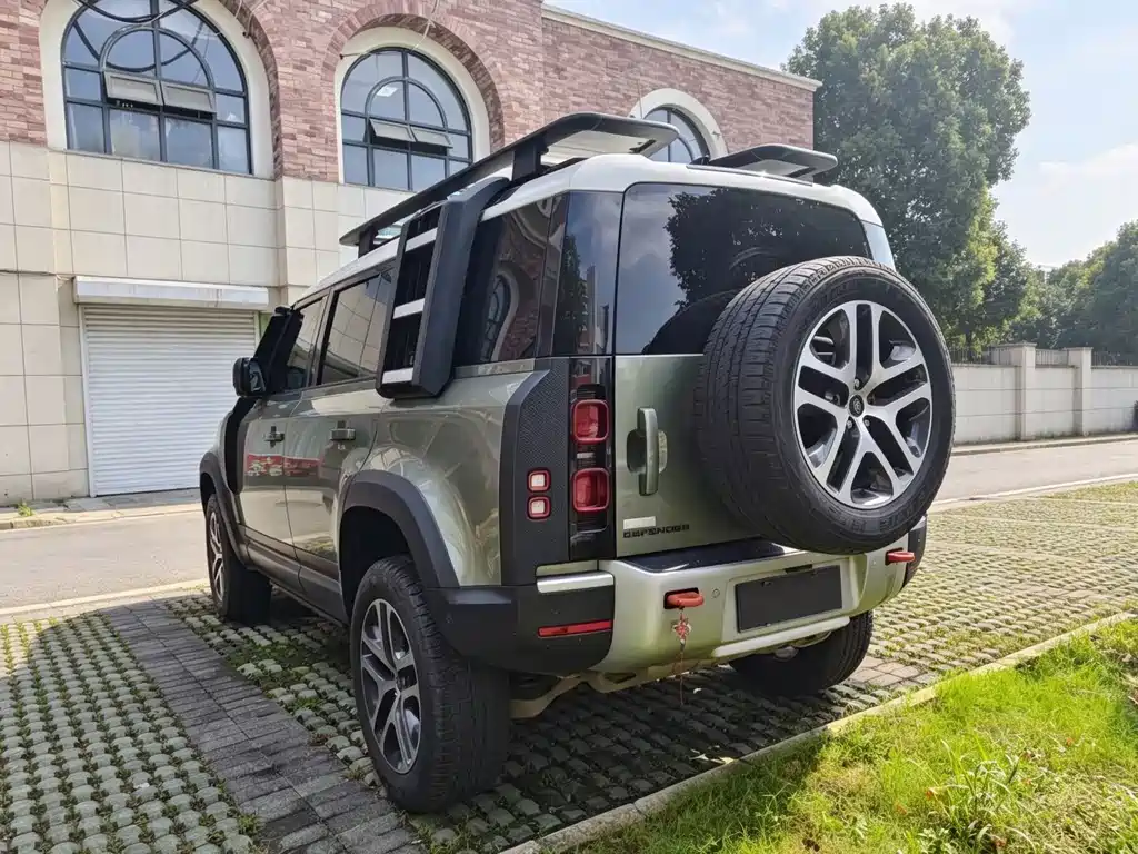 Land Rover Defender — миниатюра 4