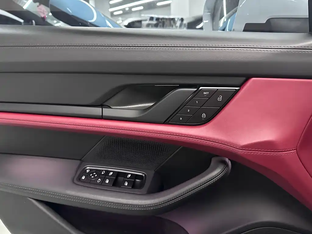Porsche Taycan — миниатюра 5
