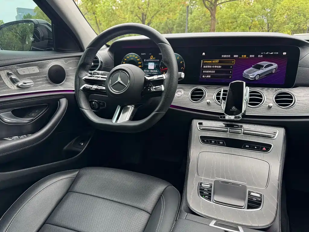Mercedes-Benz E-Class — миниатюра 10