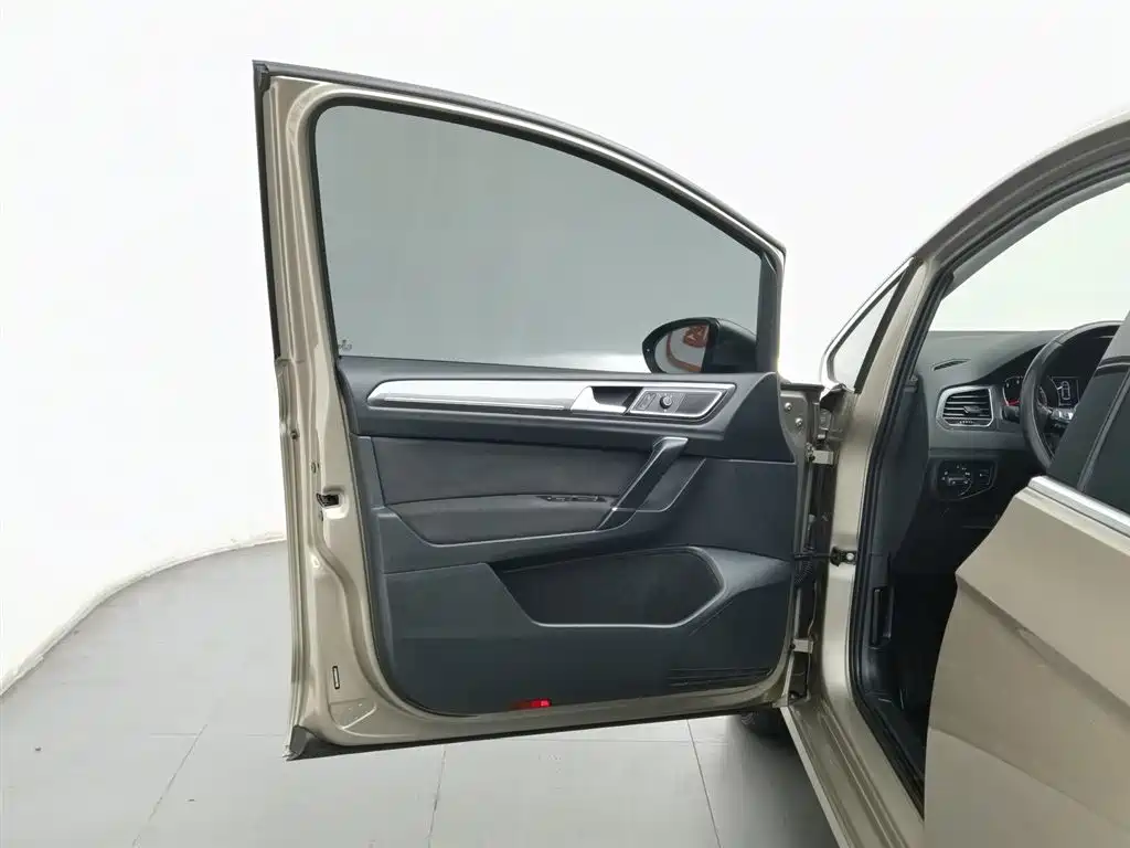 VOLKSWAGEN GOLF*JIAYU