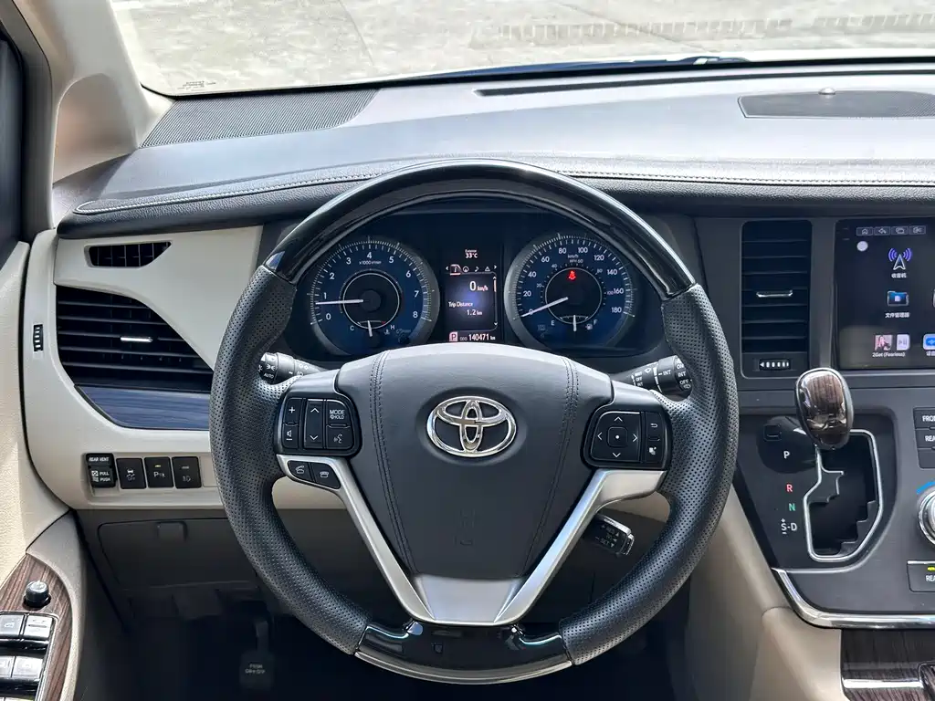 TOYOTA SIENNA