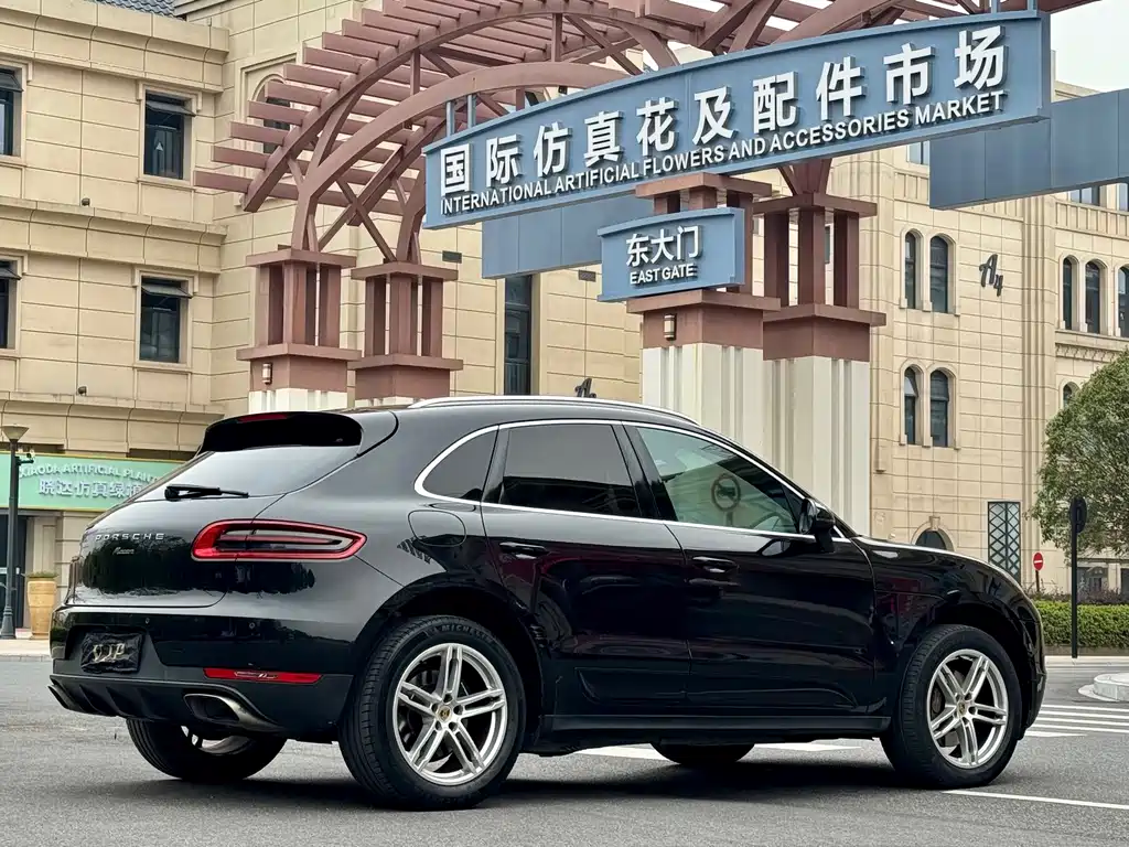 Porsche Macan — миниатюра 7