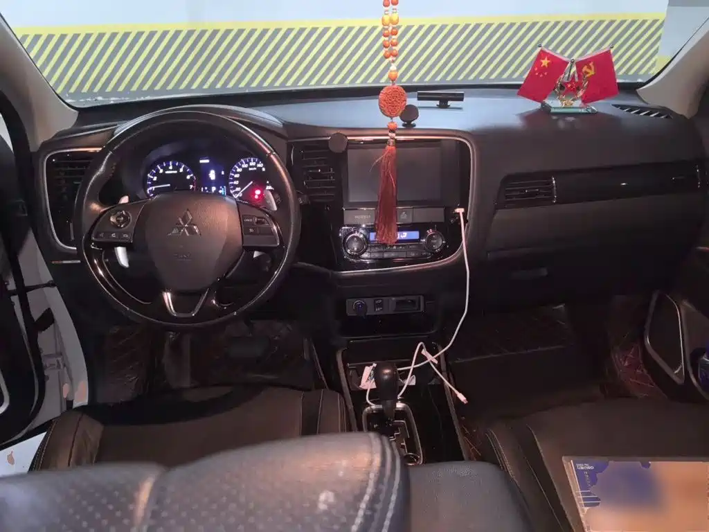 Mitsubishi Outlander — миниатюра 5
