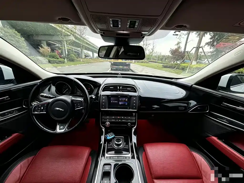 Jaguar XE 2015 2.0T 200PS R-Sport
