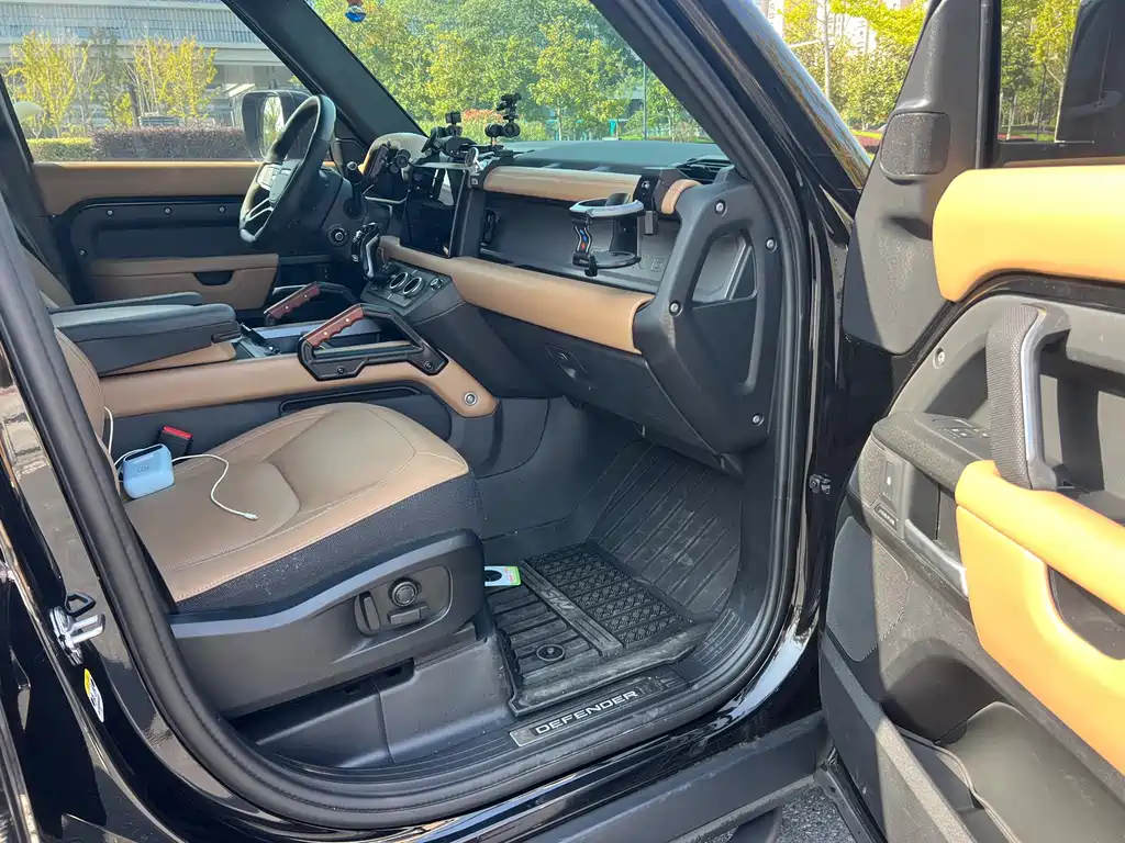 Land Rover Defender — миниатюра 7