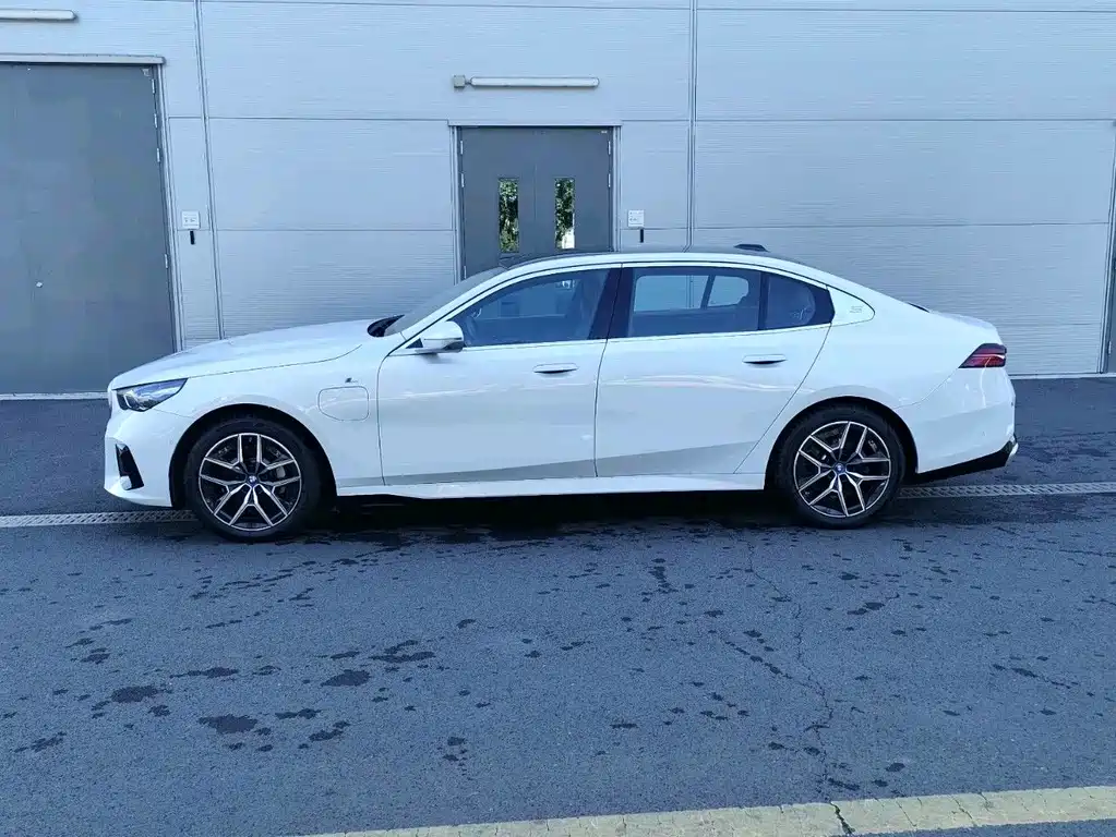 BMW i5 — миниатюра 4