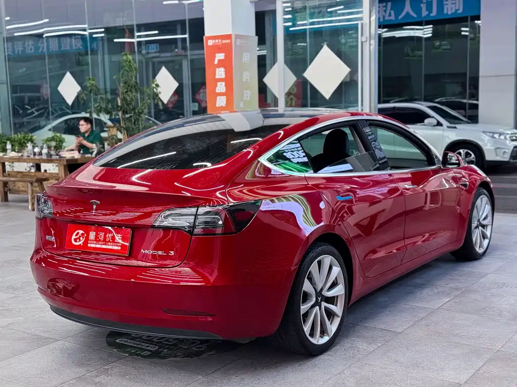Tesla Model 3 — миниатюра 7