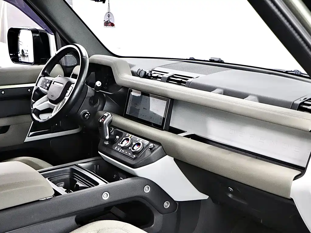 Land Rover Defender — миниатюра 13