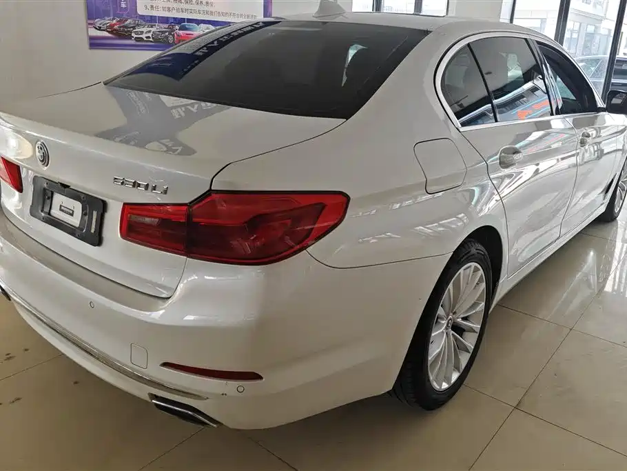 BMW 5 SERIES