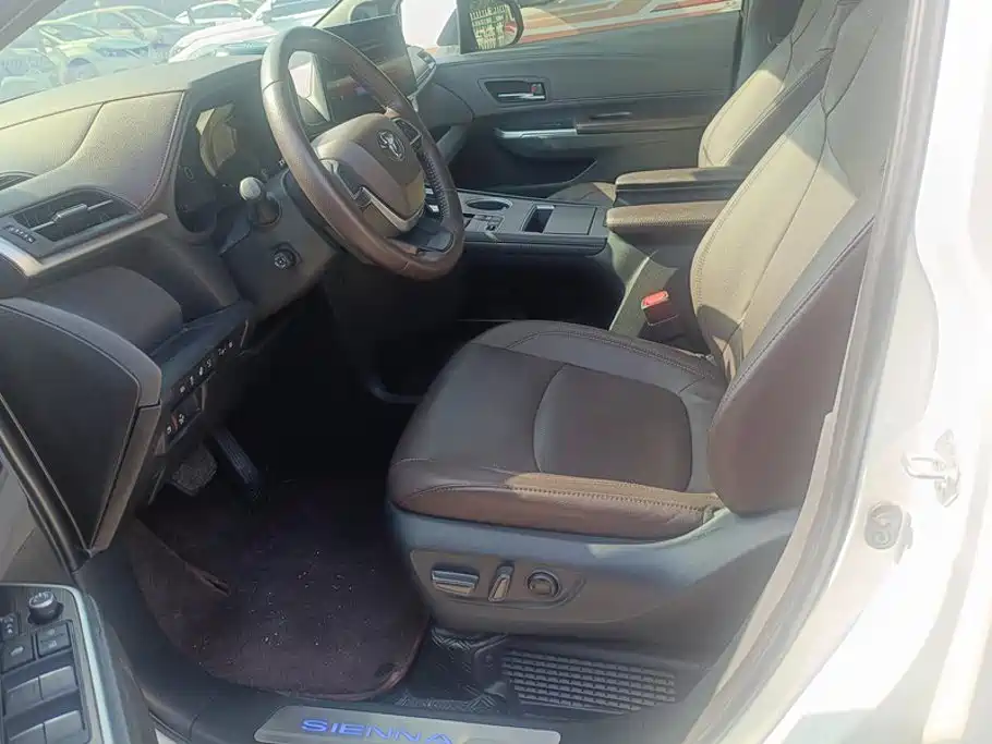 Toyota Sienna — миниатюра 9
