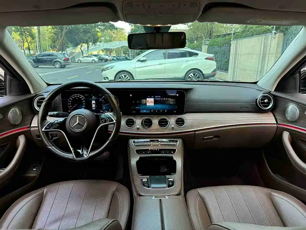 MERCEDES-BENZ E CLASS