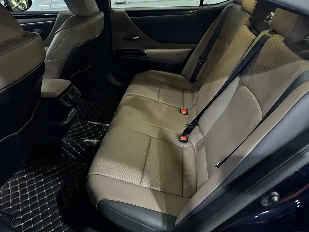Lexus ES 2022 300h