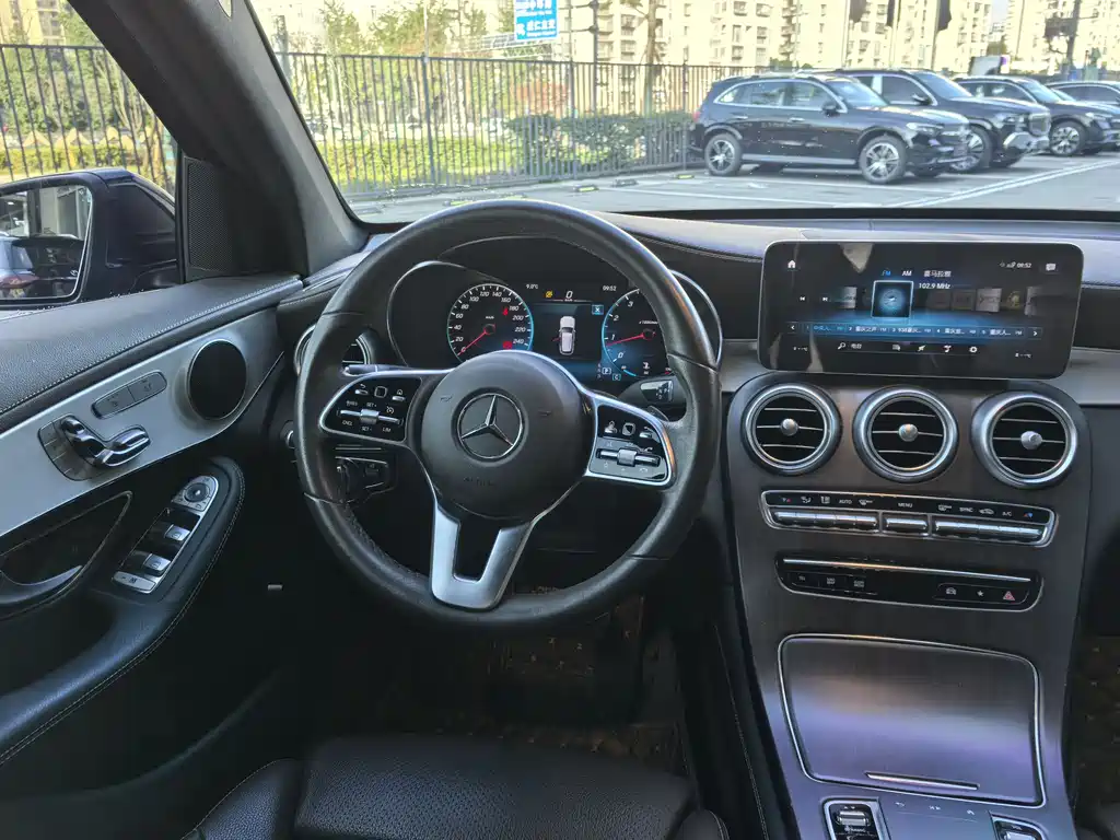 MERCEDES-BENZ GLC