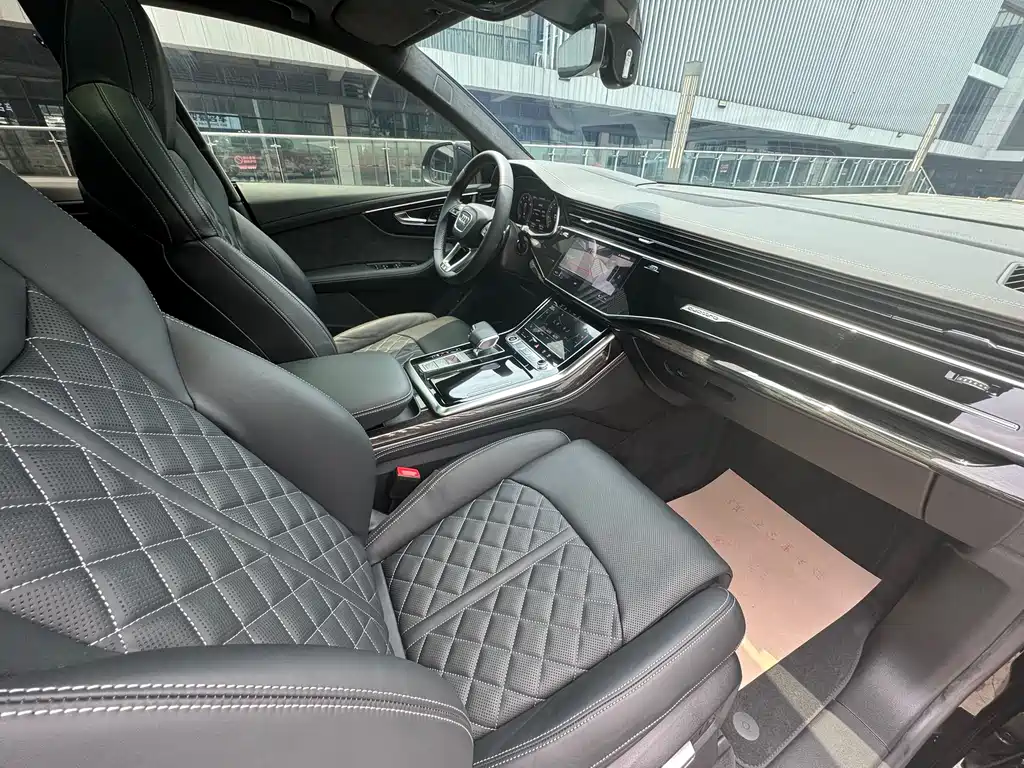 Audi Q8 2022 55 TFSI Premium