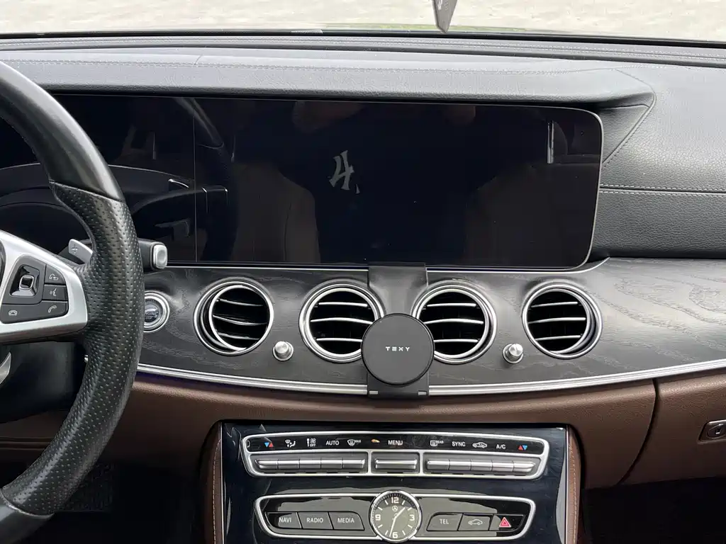 Mercedes-Benz E-Class — миниатюра 14