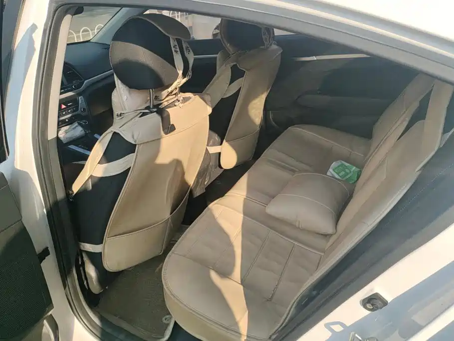 Hyundai Elantra — миниатюра 11
