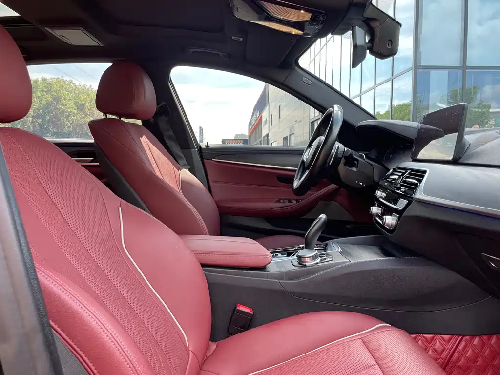 BMW 5 Series — миниатюра 13