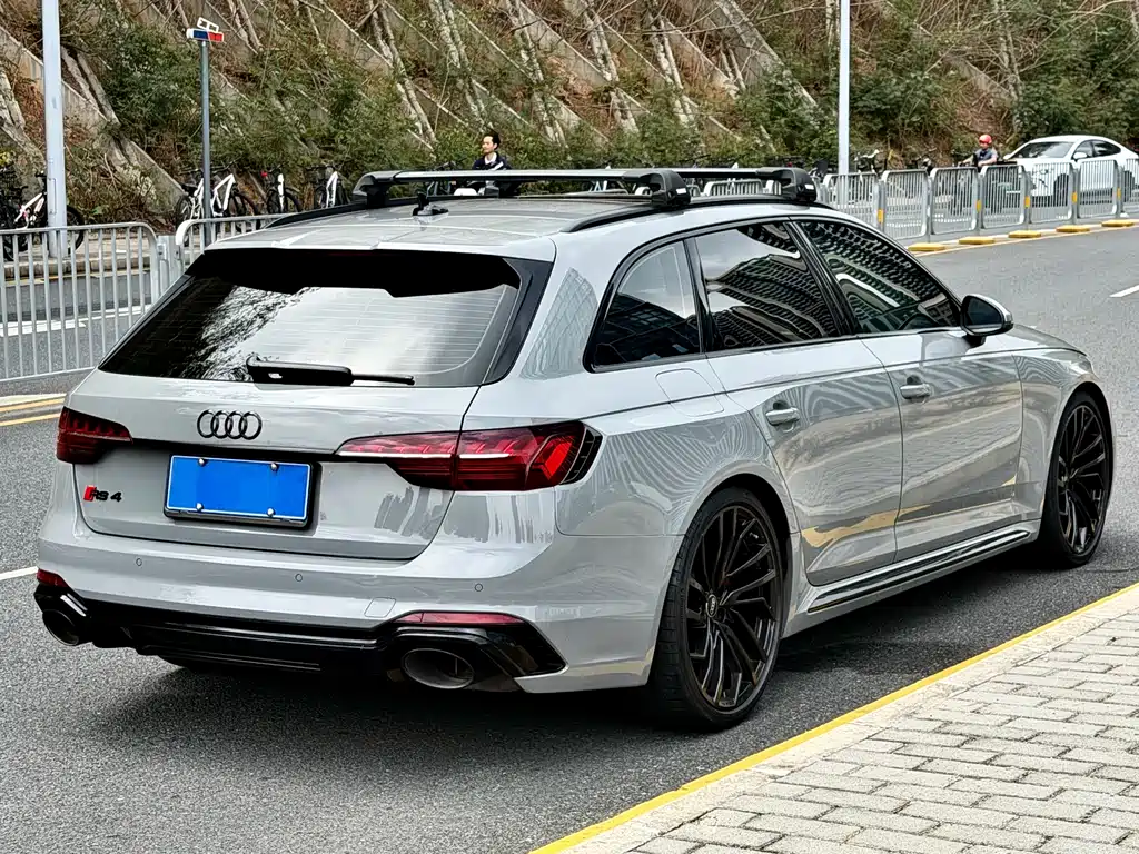 AUDI RS 4