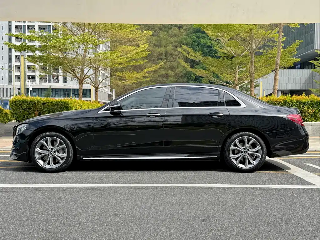 Mercedes-Benz E-Class — миниатюра 5