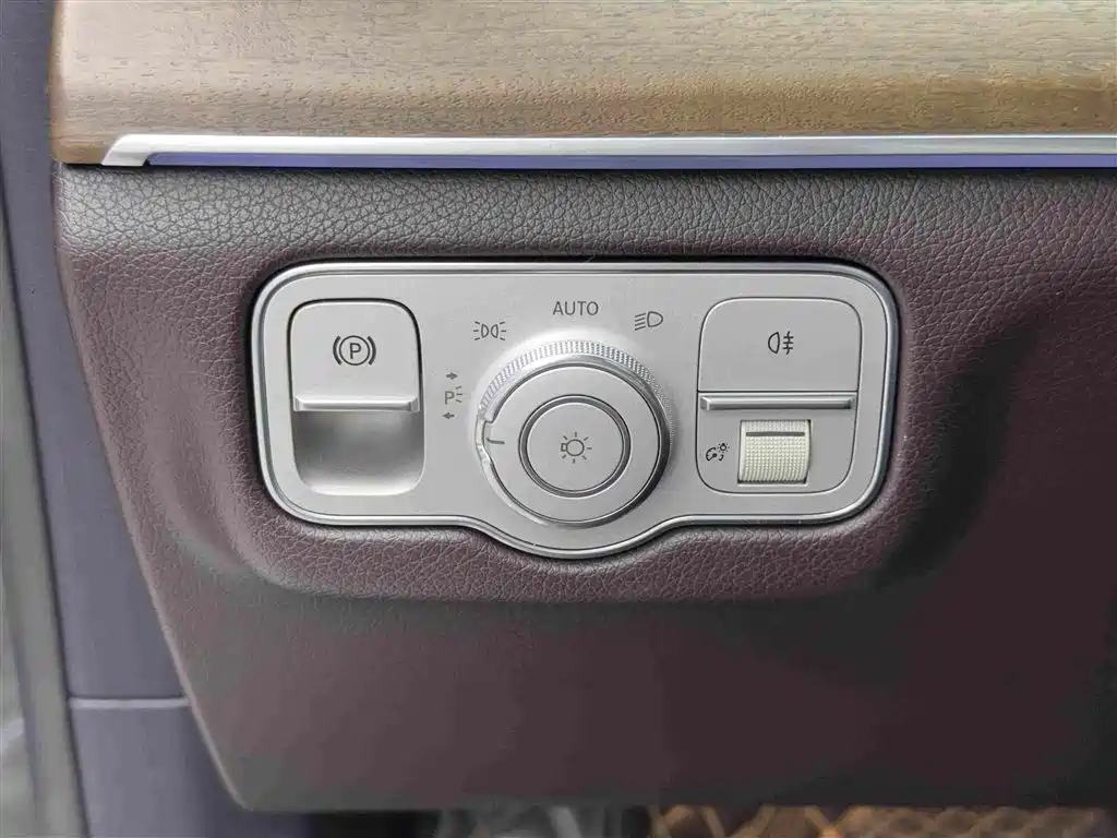Mercedes-Benz GLE New Energy — миниатюра 18