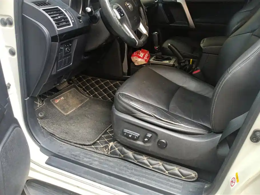 Toyota Land Cruiser Prado 2016 2.7L AT Standard