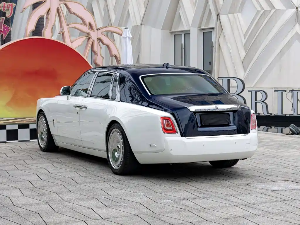Rolls-Royce Phantom — миниатюра 6