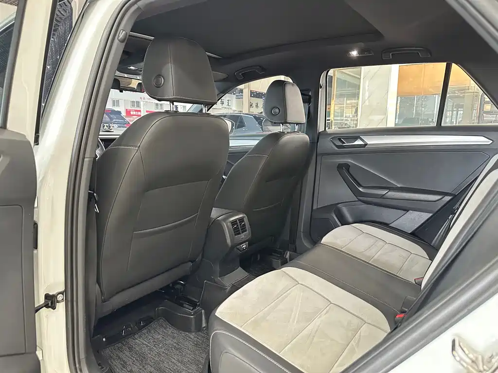 Volkswagen T-Roc — миниатюра 4
