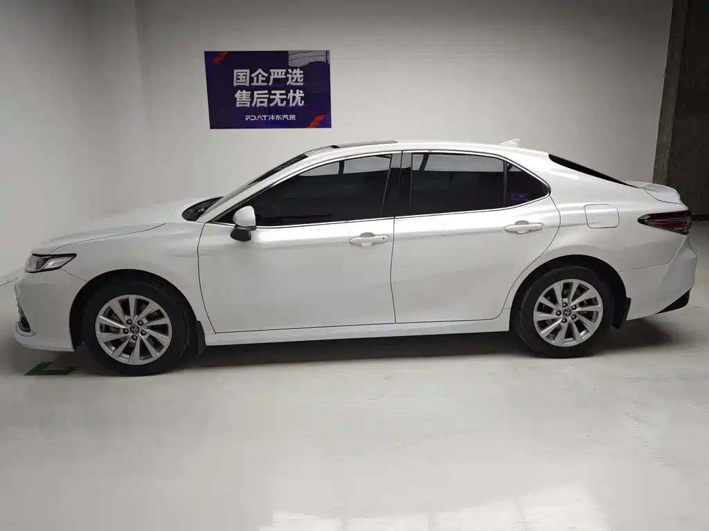 Toyota Camry — миниатюра 9