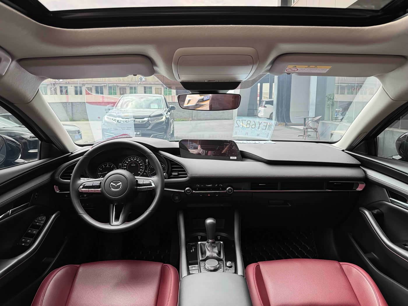 Mazda Mazda3 Axela 2.0 л 2024 г. Серебристо-серый, пробег 15000 км