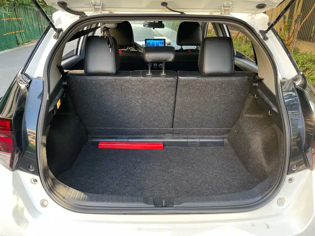 Toyota Yaris L — миниатюра 23