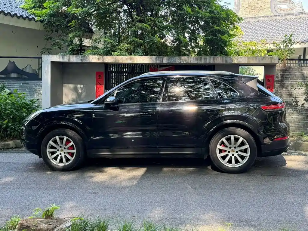 Porsche Cayenne — миниатюра 3