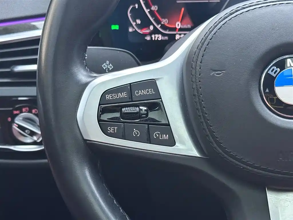 BMW 5 Series — миниатюра 15