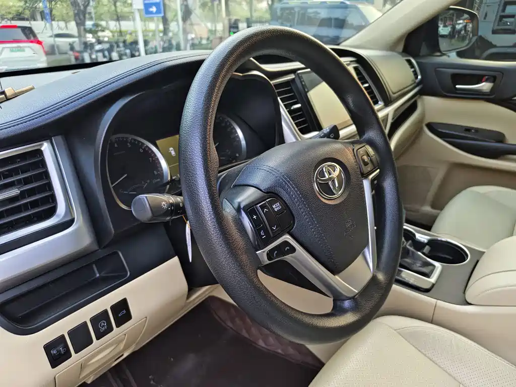 Toyota Highlander — миниатюра 14